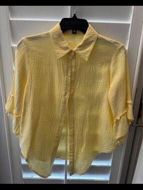St. John Pale Yellow Top